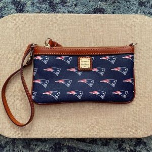 New without tags Dooney & Bourke New England Patriots Wristlet